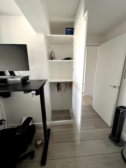Luxury Artistic 2 Bedroom W/Balcony-Great Location Central 伦敦 外观 照片