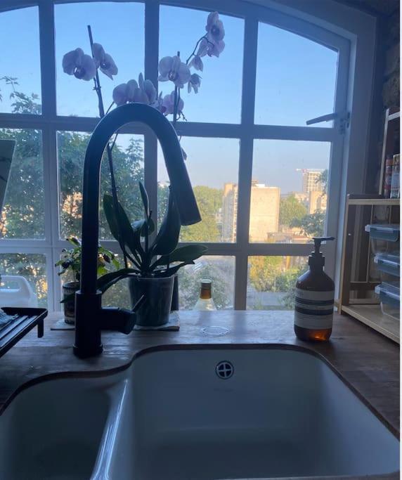 Luxury Artistic 2 Bedroom W/Balcony-Great Location Central 伦敦 外观 照片